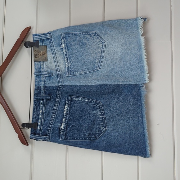 Mini denim skirt, size 29 - Picture 2 of 6